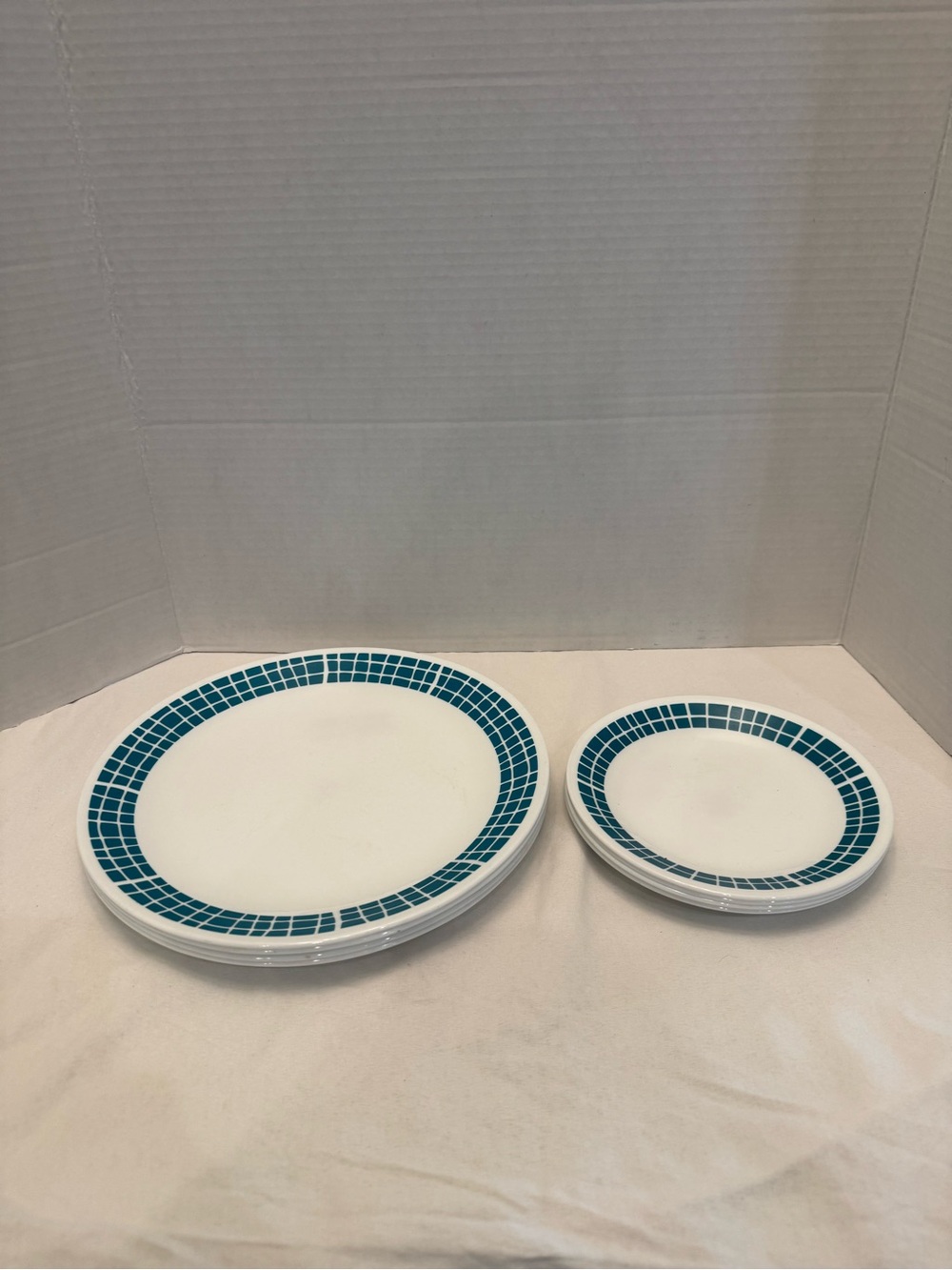 8-Piece Corelle Vitrelle Aqua Tiles Pattern - 4 Dinner Plates & 4 Dessert Plates